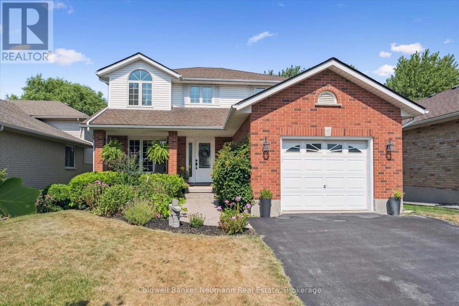 Property Photo:  56 Hayward Crescent  ON N1G 5A3 