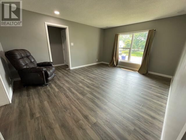 Property Photo:  211 St. Charles St  ON P8N 1L9 
