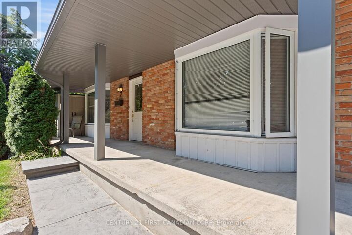 Photo de la propriété:  7 Rollscourt Gardens  ON N6G 1L9 