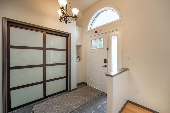 Property Photo:  106 Lee Crescent  MB R1A 2N2 