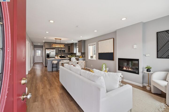 Property Photo: 332 W Broadmoor Blvd CA 94577