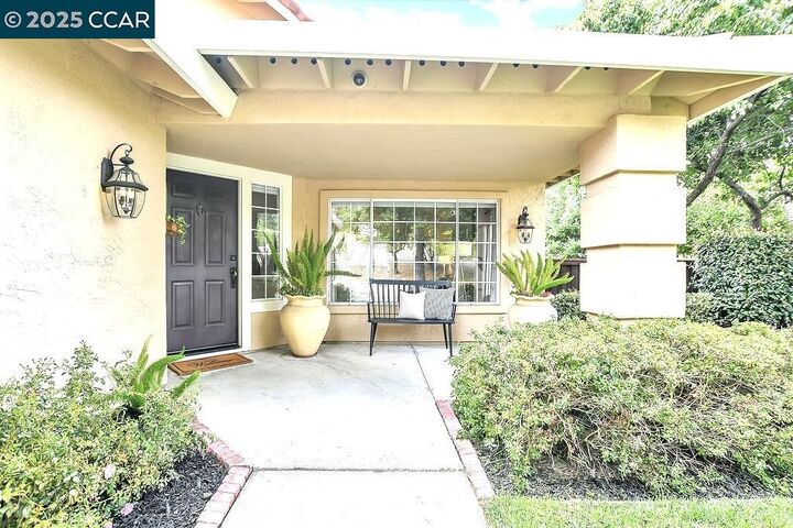 Property Photo: 428 Snowdon Pl CA 94506