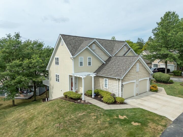 Property Photo:  5044 E Oakridge Circle 702  PA 16509 