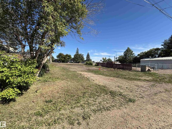 4513 52 Street — photo 1