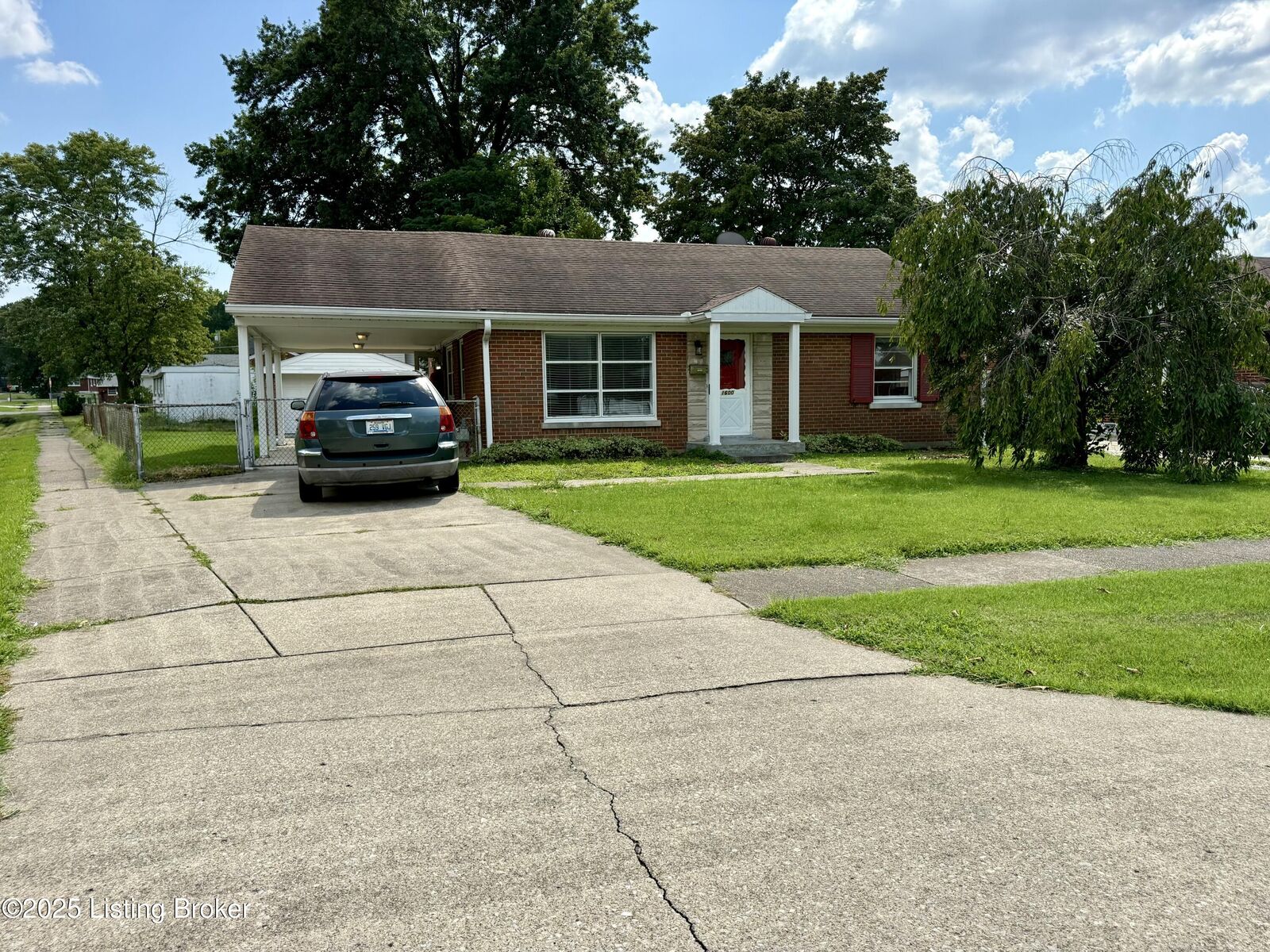 Property Photo: 1600 Clarice Way KY 40216