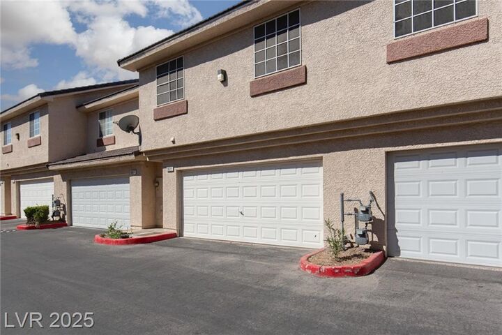 Property Photo:  1021 Dusty Creek Street  NV 89128 