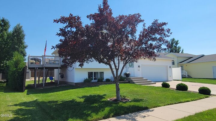 Property Photo:  3004 Plainview Drive SE  ND 58554 
