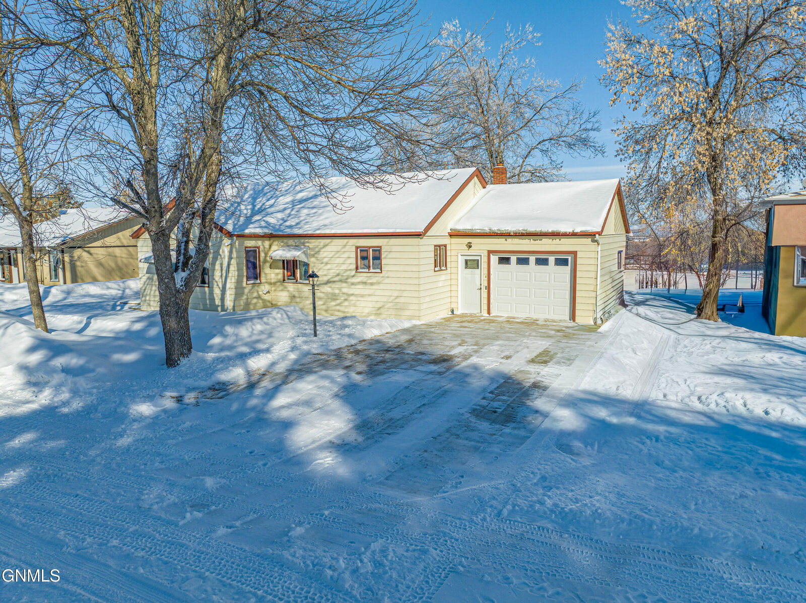 Property Photo: 212 C Avenue W ND 58463