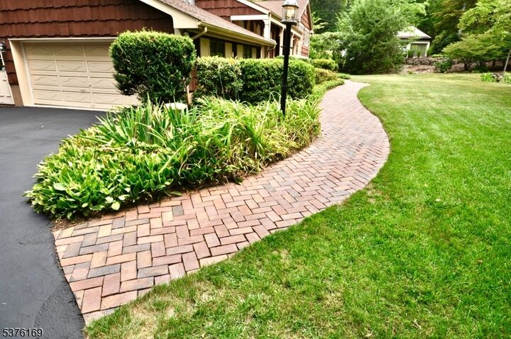 Property Photo:  1 Cheshire Ln  NJ 07456 