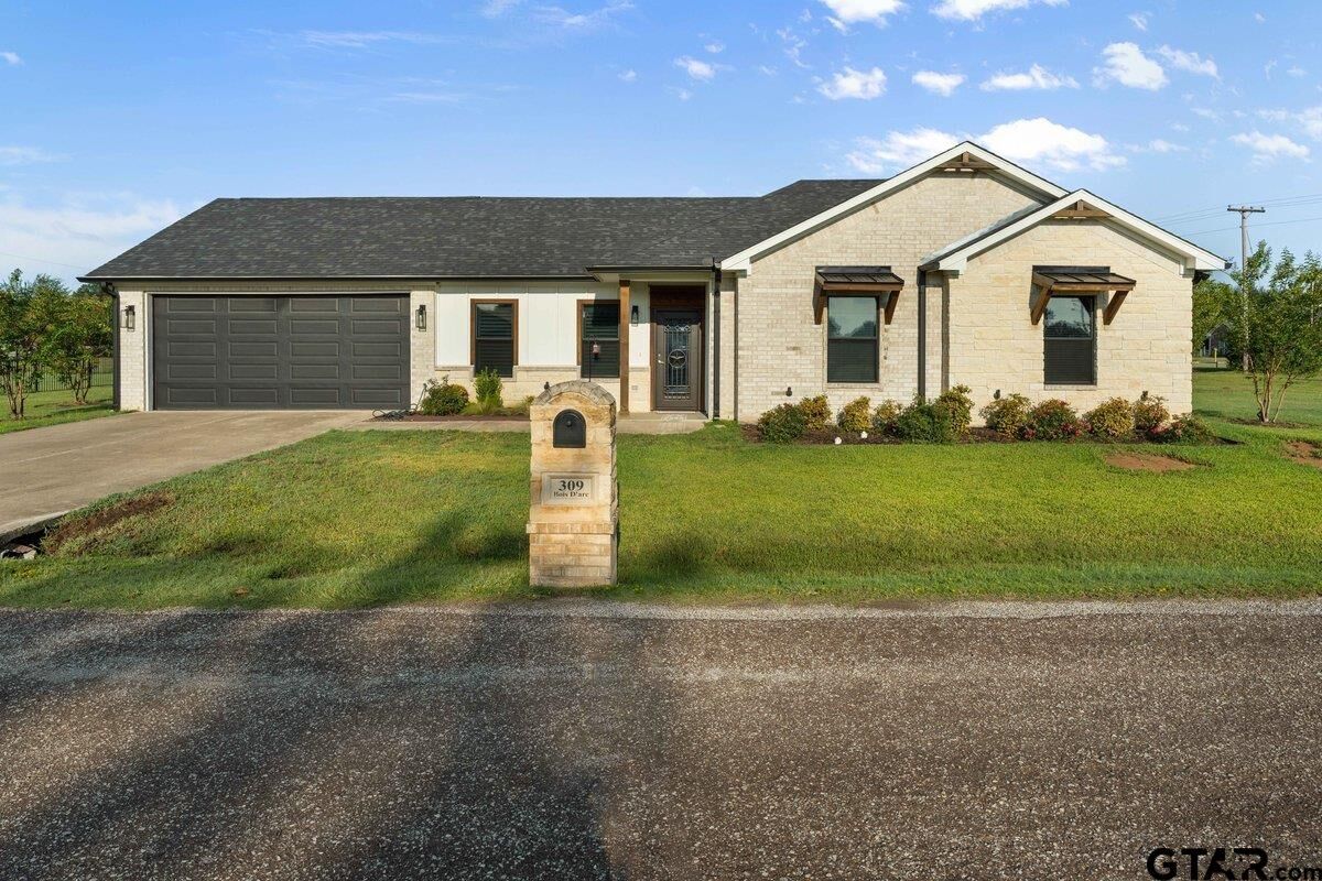 Property Photo: 309 N Bois D Arc St TX 75790