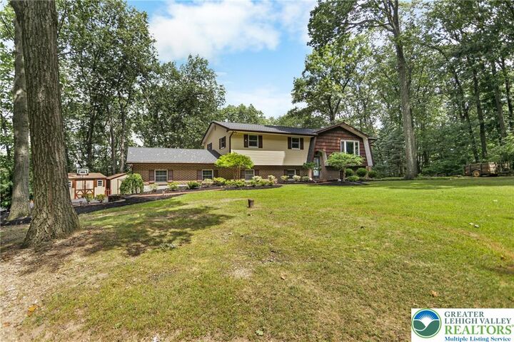 Property Photo:  3571 Oak Ridge Drive  PA 18080 
