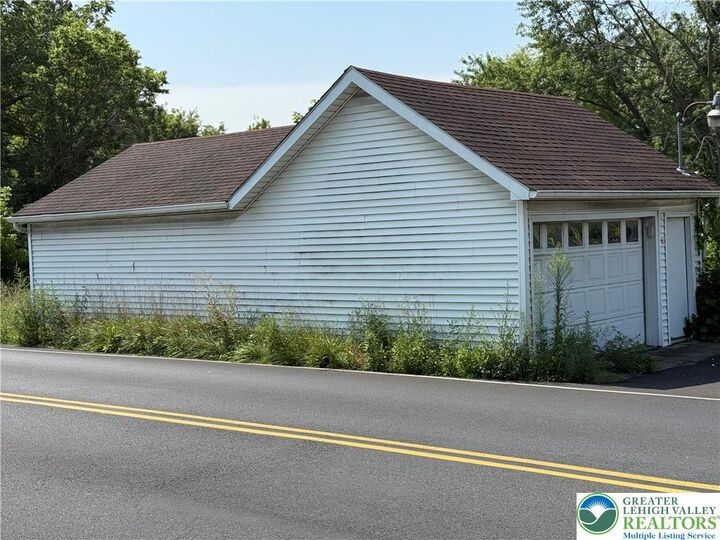 Property Photo:  2251 Howertown Road  PA 18067 