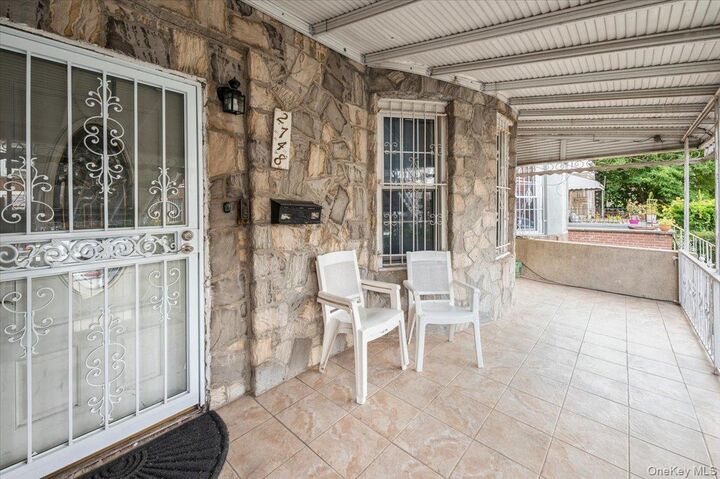 Property Photo: 2748 Holland Avenue NY 10467