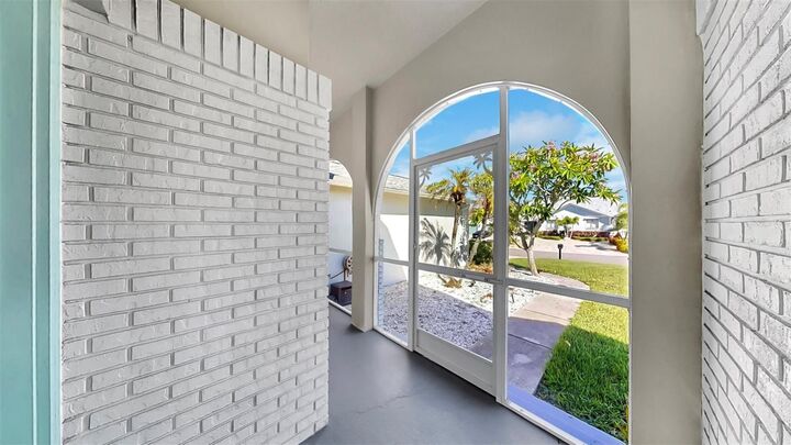 Property Photo:  832 Birdie Way  FL 33572 