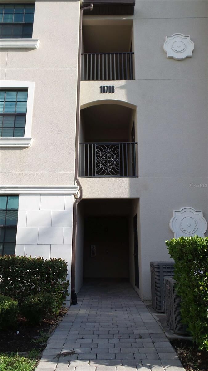 Property Photo: 16706 Vardon 302 FL 34211