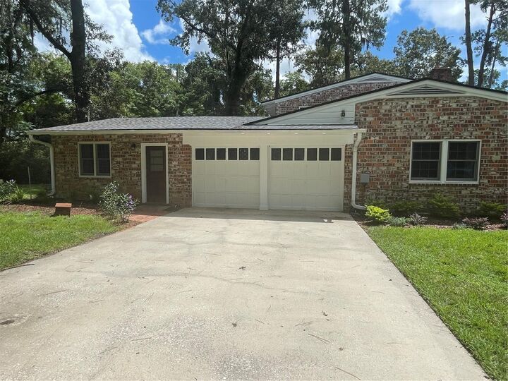 Property Photo: 1801 NW 30th Terrace FL 32605