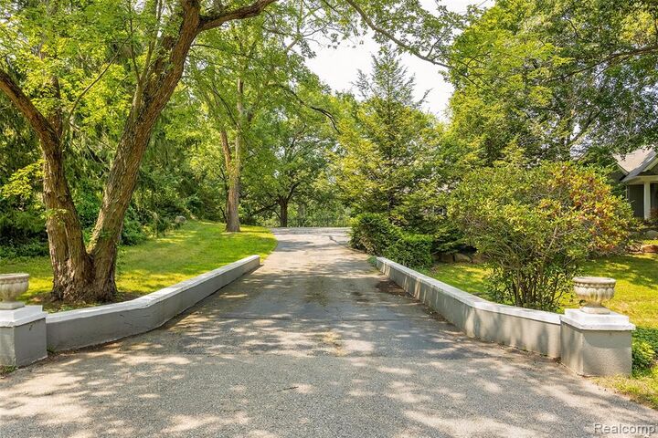 Property Photo: 31265 Woodside Drive MI 48025 1374
