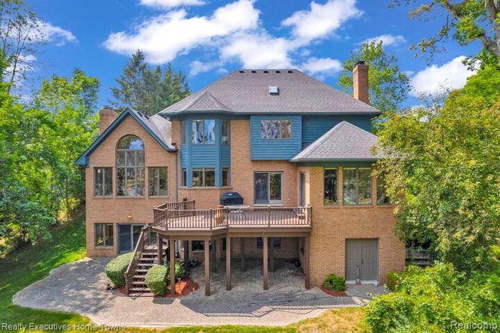 Property Photo:  2620 Strawberry Lane  MI 48060 1725 