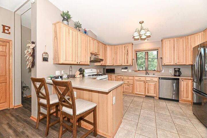 Property Photo:  2116 Ravenswood Rd  WI 53105 