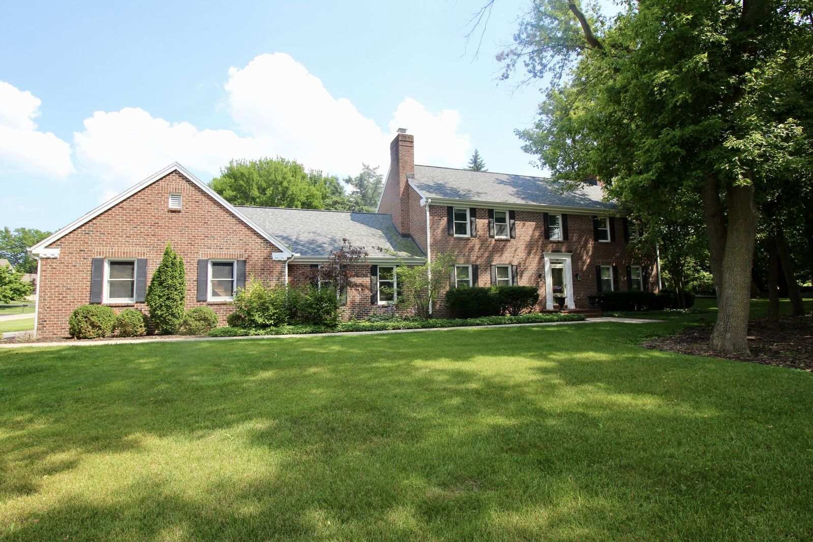 Property Photo: 430 Bunker Hill Dr WI 53005