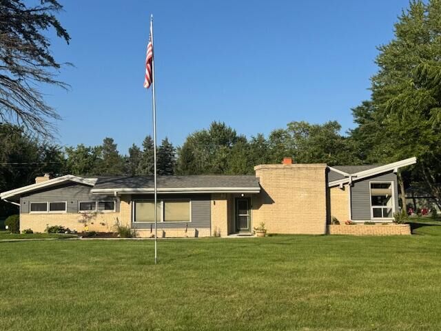 950 N Barker Rd  Brookfield WI 53045 photo