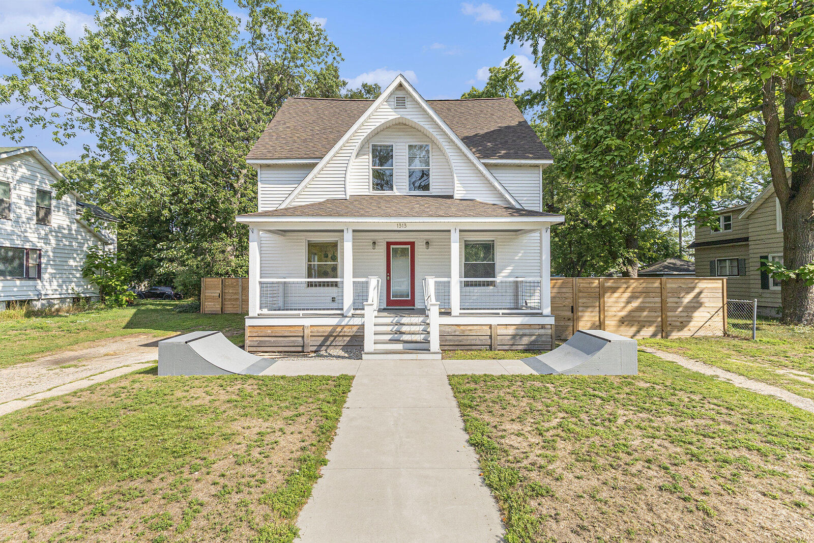 Property Photo:  1313 Washington Avenue  MI 49417 