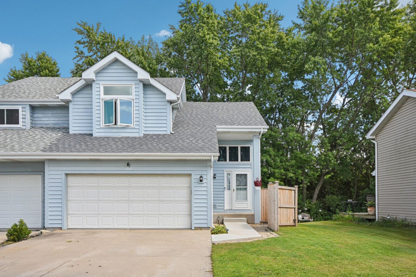 Property Photo:  102 Ravinia Drive  IL 60404 