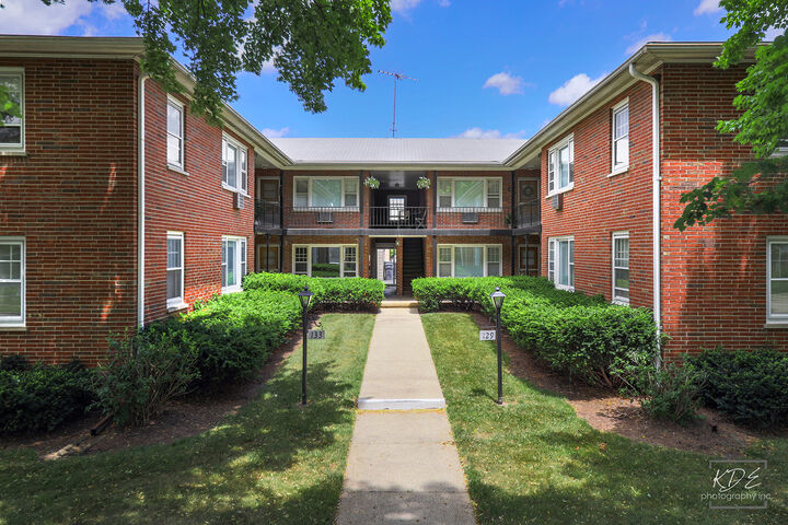Property Photo:  129-133 E Franklin Avenue 1  IL 60540 