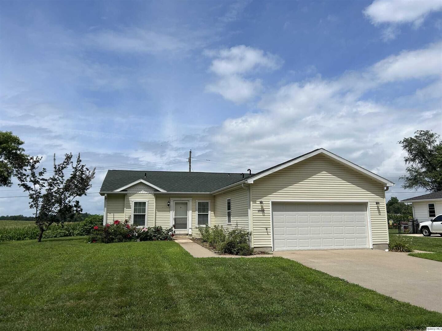 Property Photo:  1007 N Lyn Mar Dr  IL 62305 
