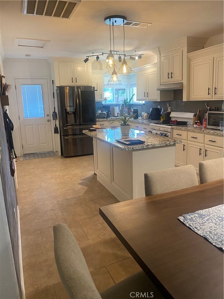Property Photo: 2302 Norwalk Street CA 93215