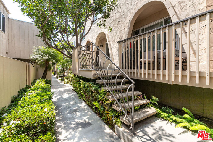 Property Photo:  8025 Redlands Street 20  CA 90293 