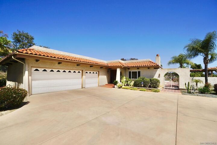 Property Photo:  4343 Avenida Gregory  CA 91977