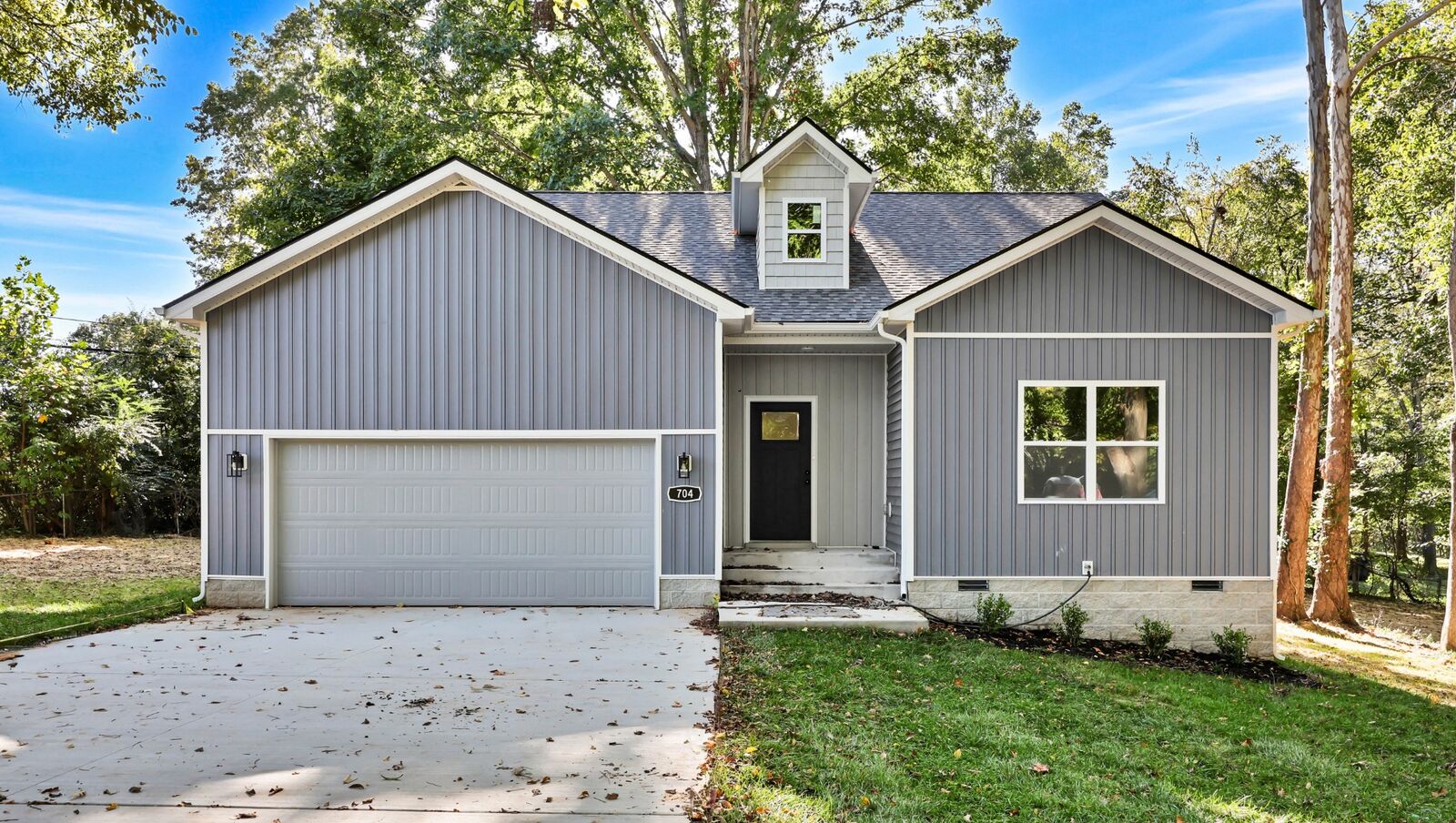 Property Photo:  704 Eva Dr  TN 37042