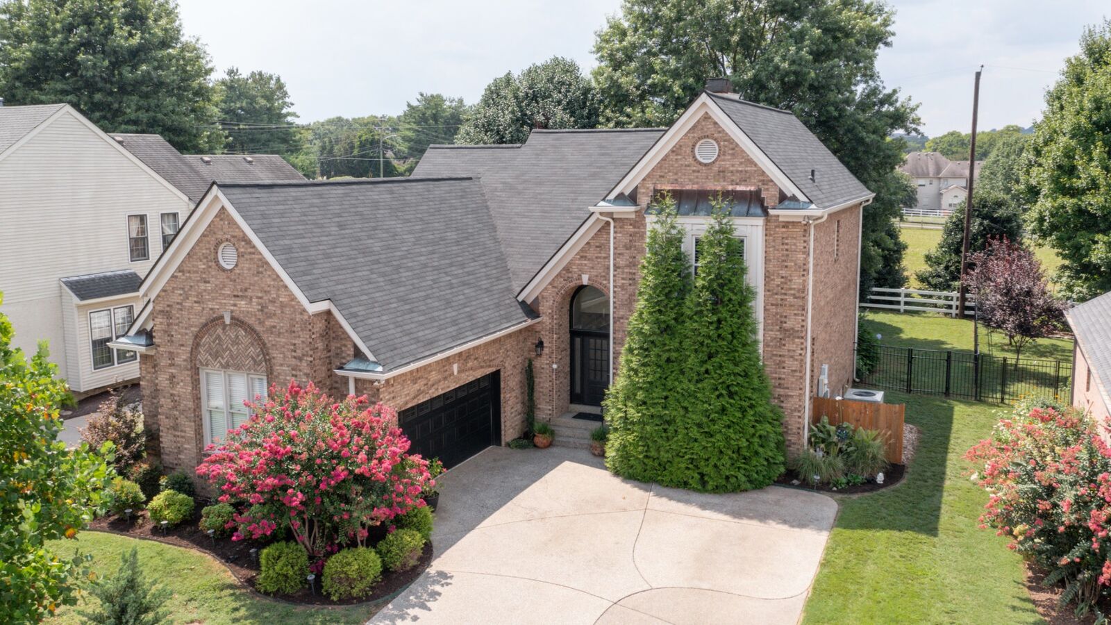 Property Photo:  605 Copperfield Ct  TN 37027 
