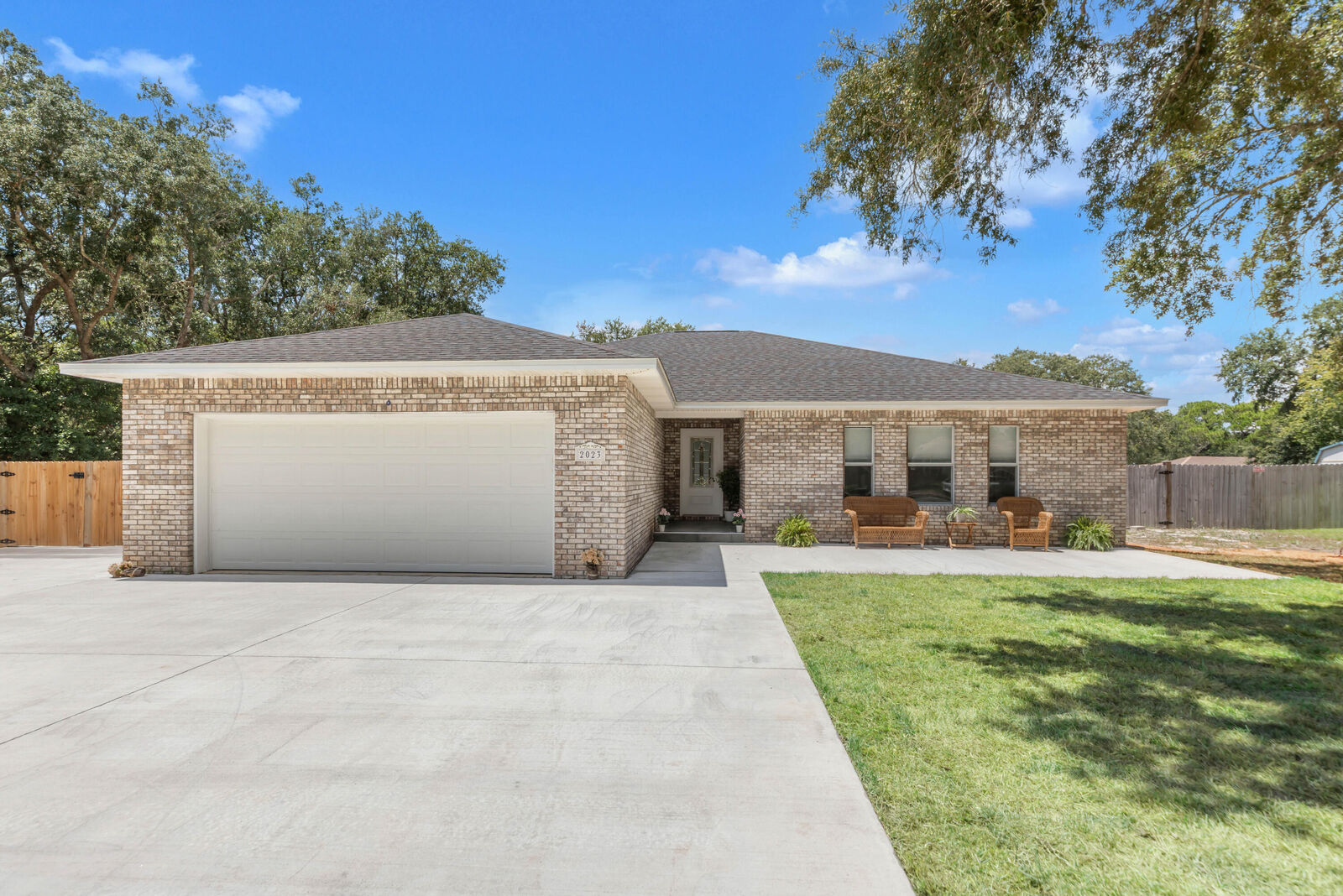 Property Photo: 2023 Vizcaya Drive FL 32566
