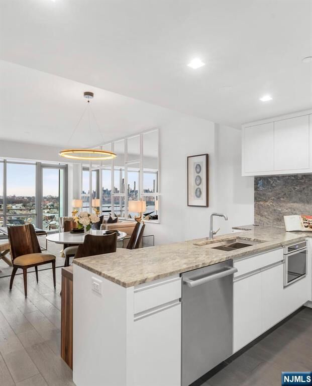 Property Photo: 320 Adolphus Avenue 1009 NJ 07010