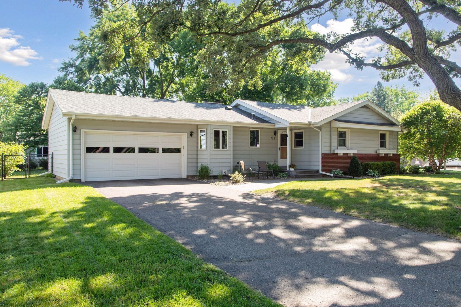 Property Photo:  717 Navajo Lane  MN 55120 