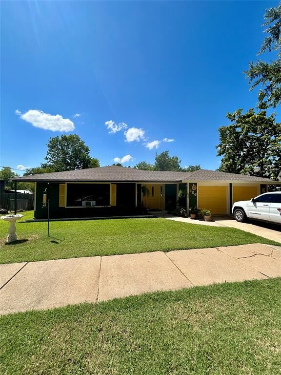 Property Photo:  506 3rd Street  OK 74743 
