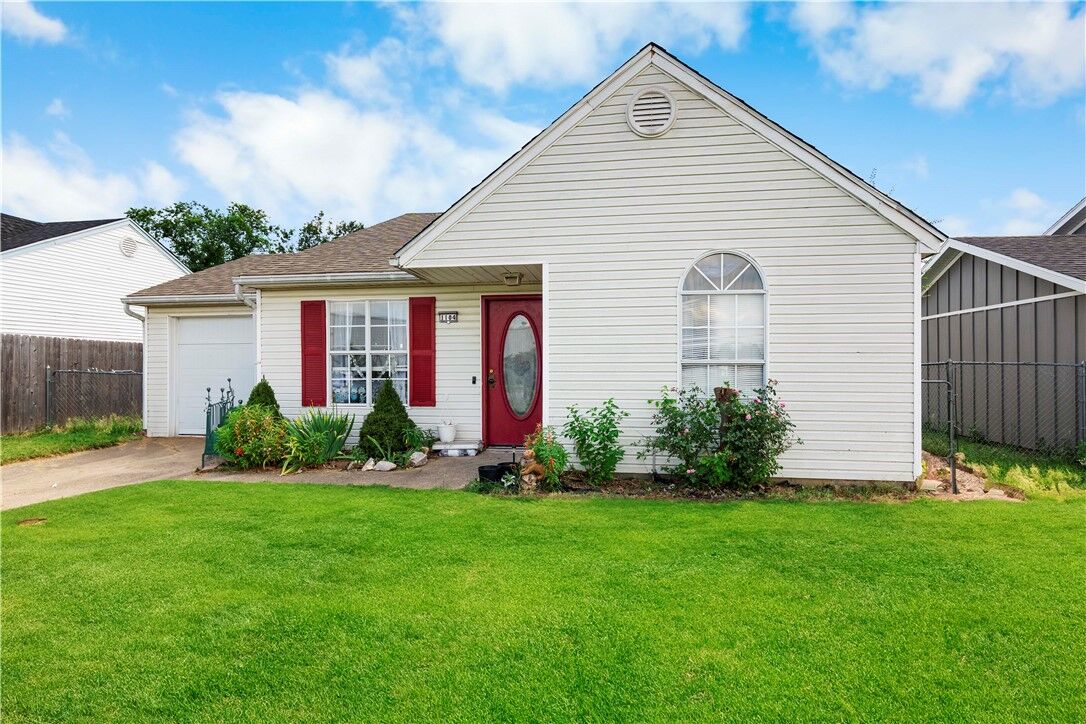 Property Photo: 1104 W Easy Street AR 72756