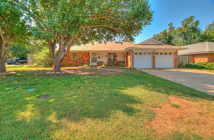 Property Photo:  1500 Dublin Road  OK 73120 