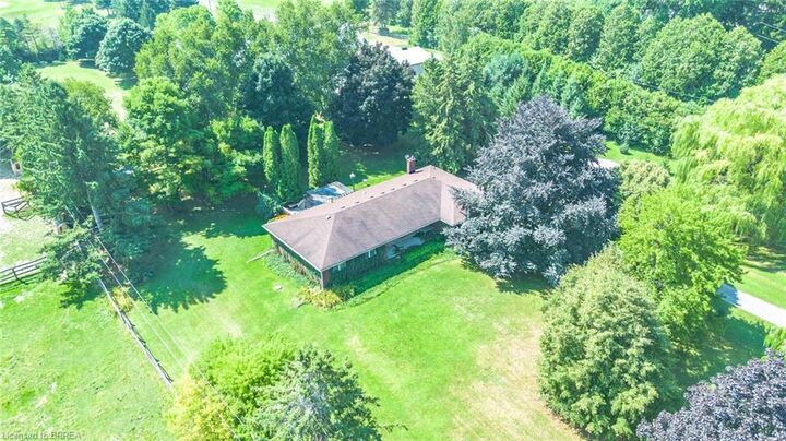 Property Photo: 124 Governor'S Road E ON N3L 3E1
