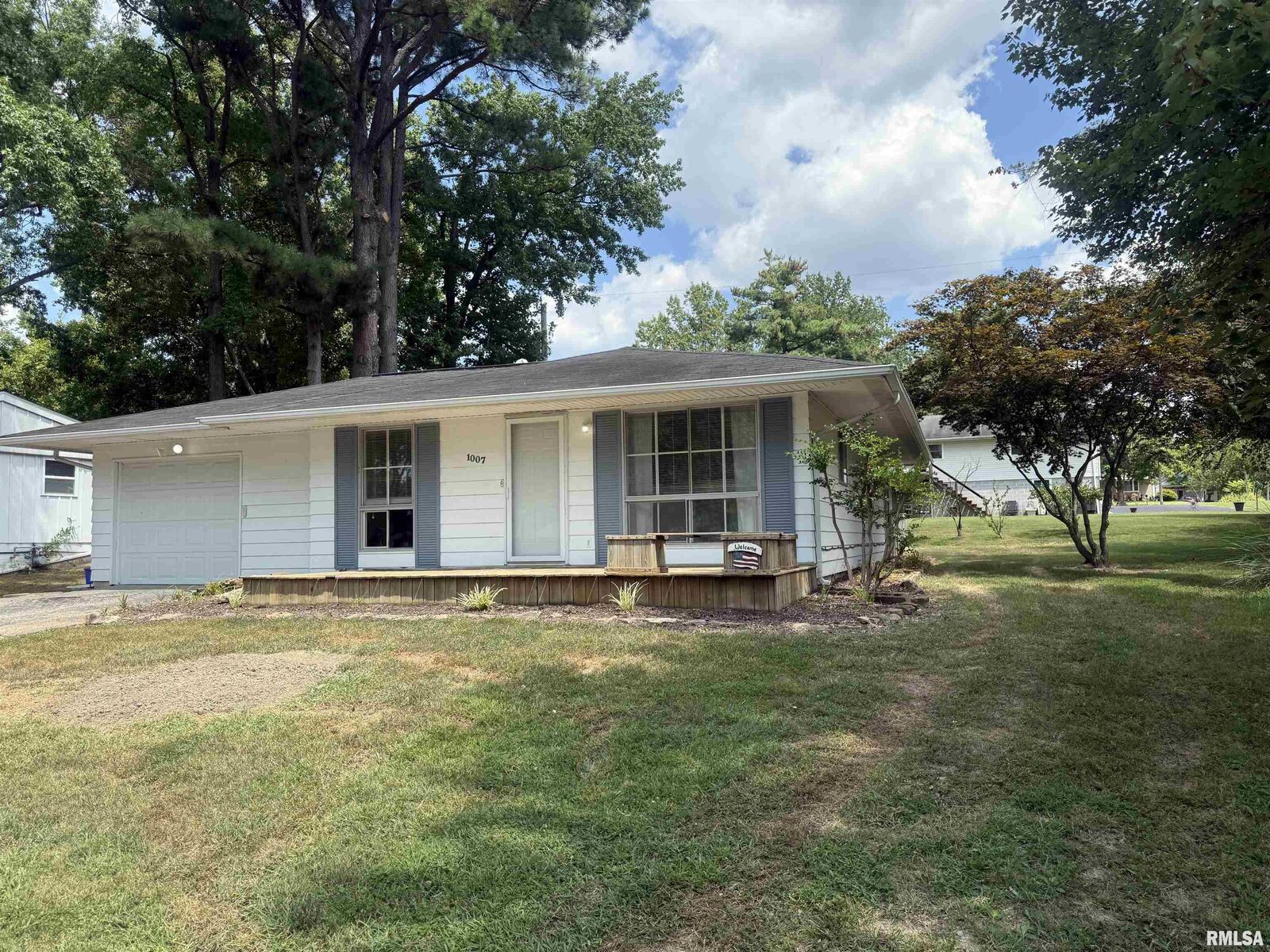 Property Photo: 1007 W Willow Street IL 62901