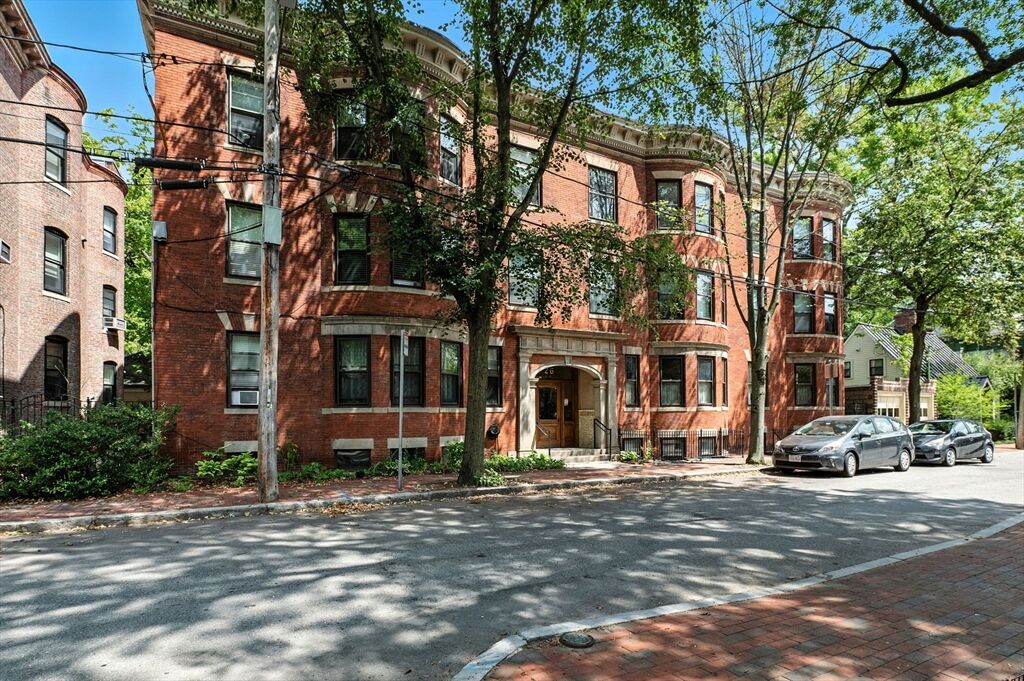 Property Photo:  26 Hurlbut Street 3  MA 02138 