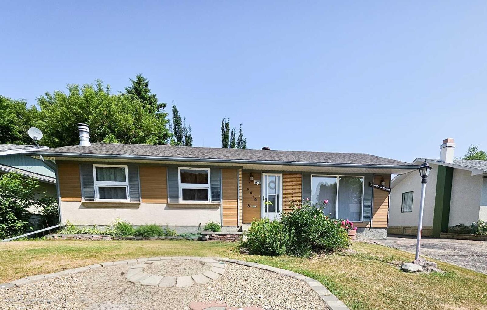 Photo de la propriété:  9618 81 Avenue  AB T8S 1A7 
