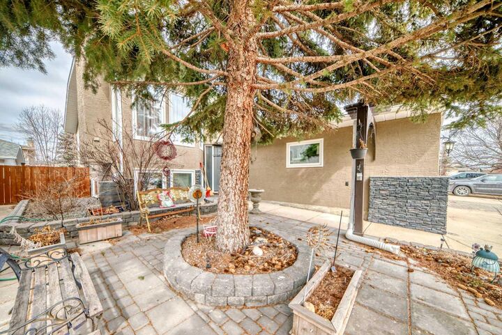 Property Photo:  1328 Meadowbrook Drive SE  AB T4A 2A3 