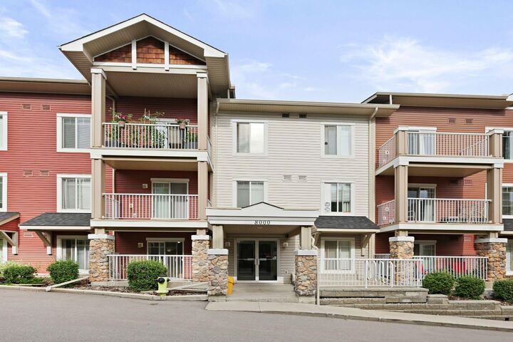 Property Photo:  70 Panamount Drive NW 8318  AB T3K 6G7 
