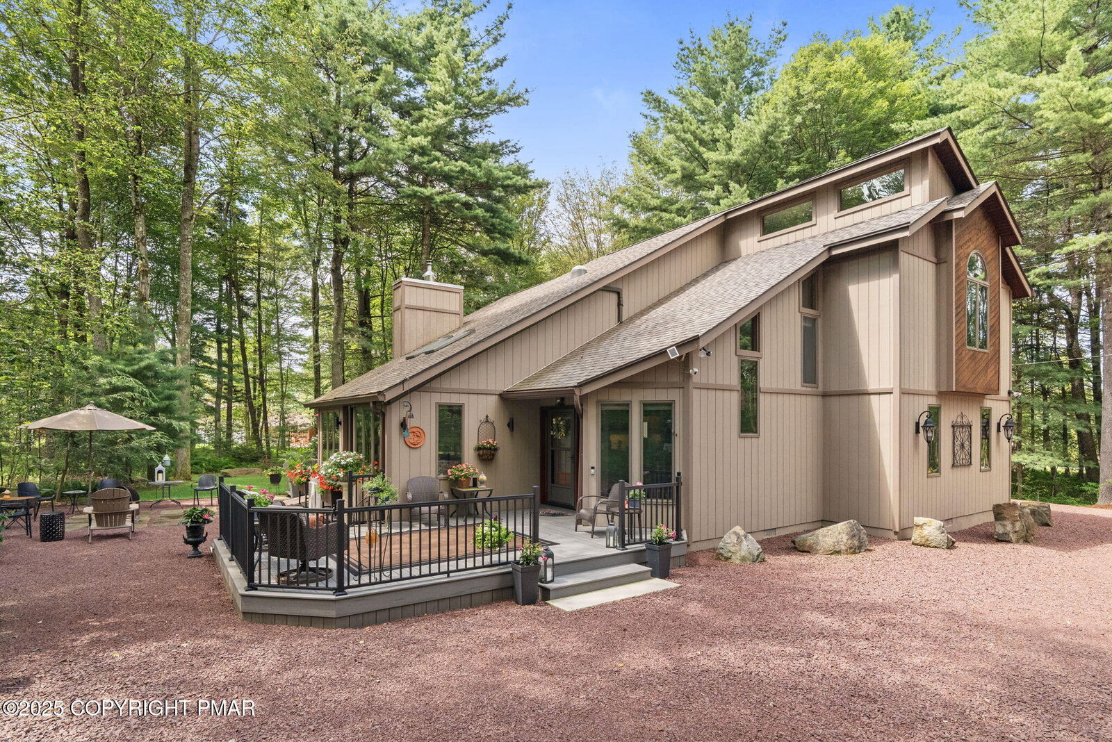 Property Photo: 129 Woodbury PA 18610