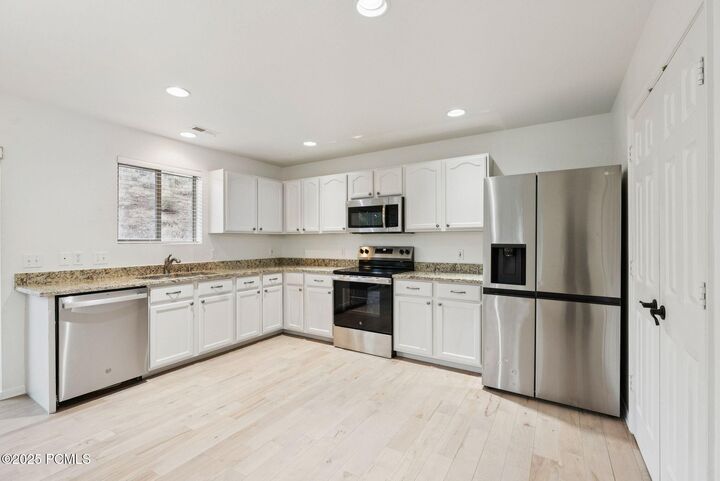 Property Photo: 5796 Sagebrook Drive UT 84098