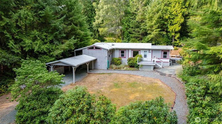 7589  Bailey Road  Clinton WA 98236 photo