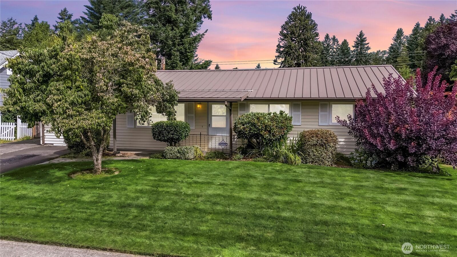 Property Photo: 12684 SE 161st Street WA 98058